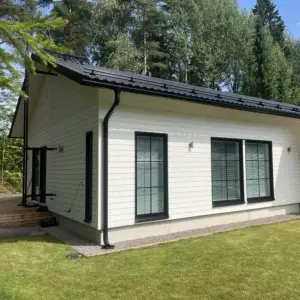 Uuden omakotitalon maalaus